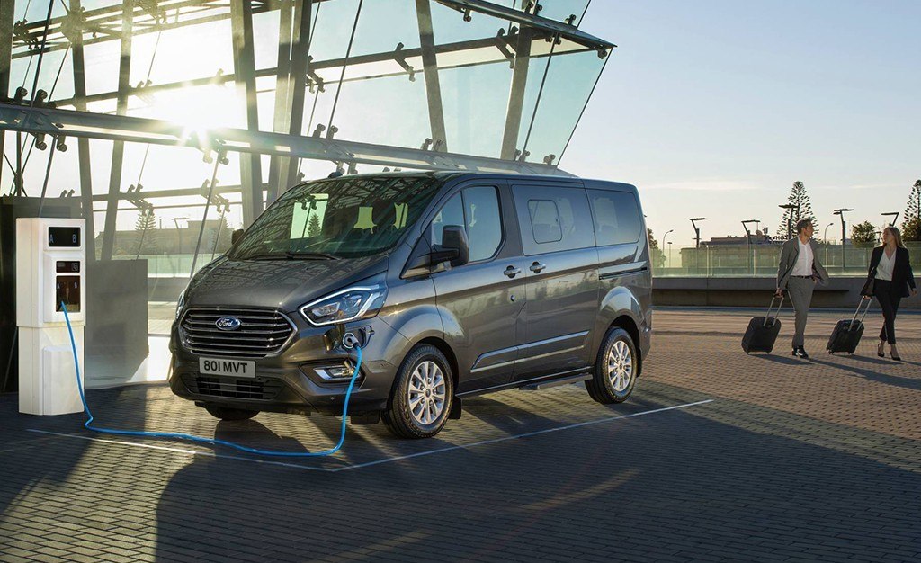 ford-tourneo-custom-plug-in-hybrid-20195