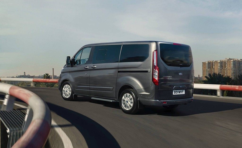 ford-tourneo-custom-plug-in-hybrid-20195