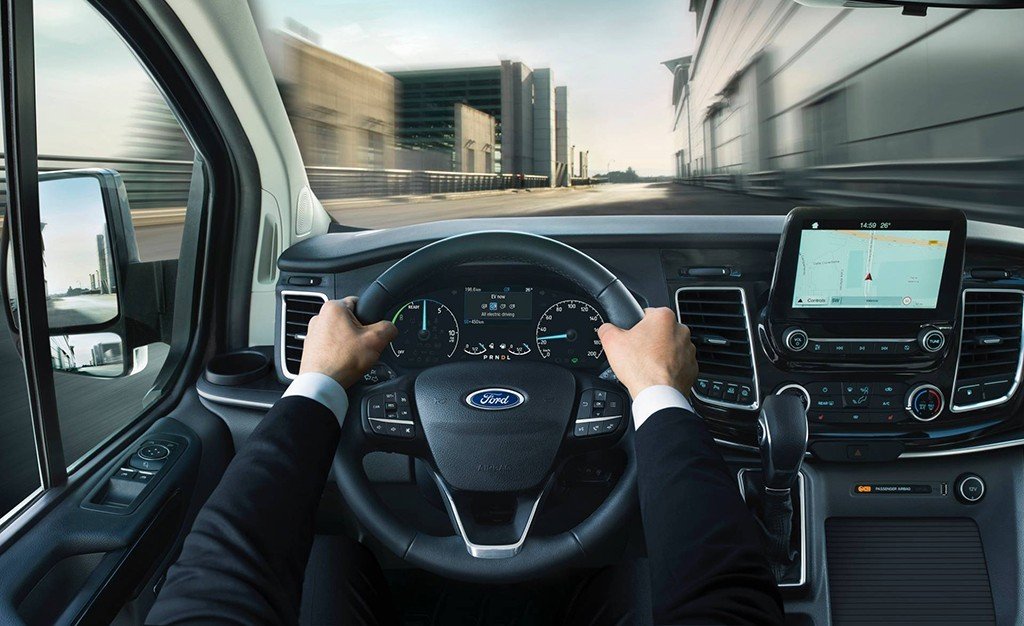 ford-tourneo-custom-plug-in-hybrid-20195